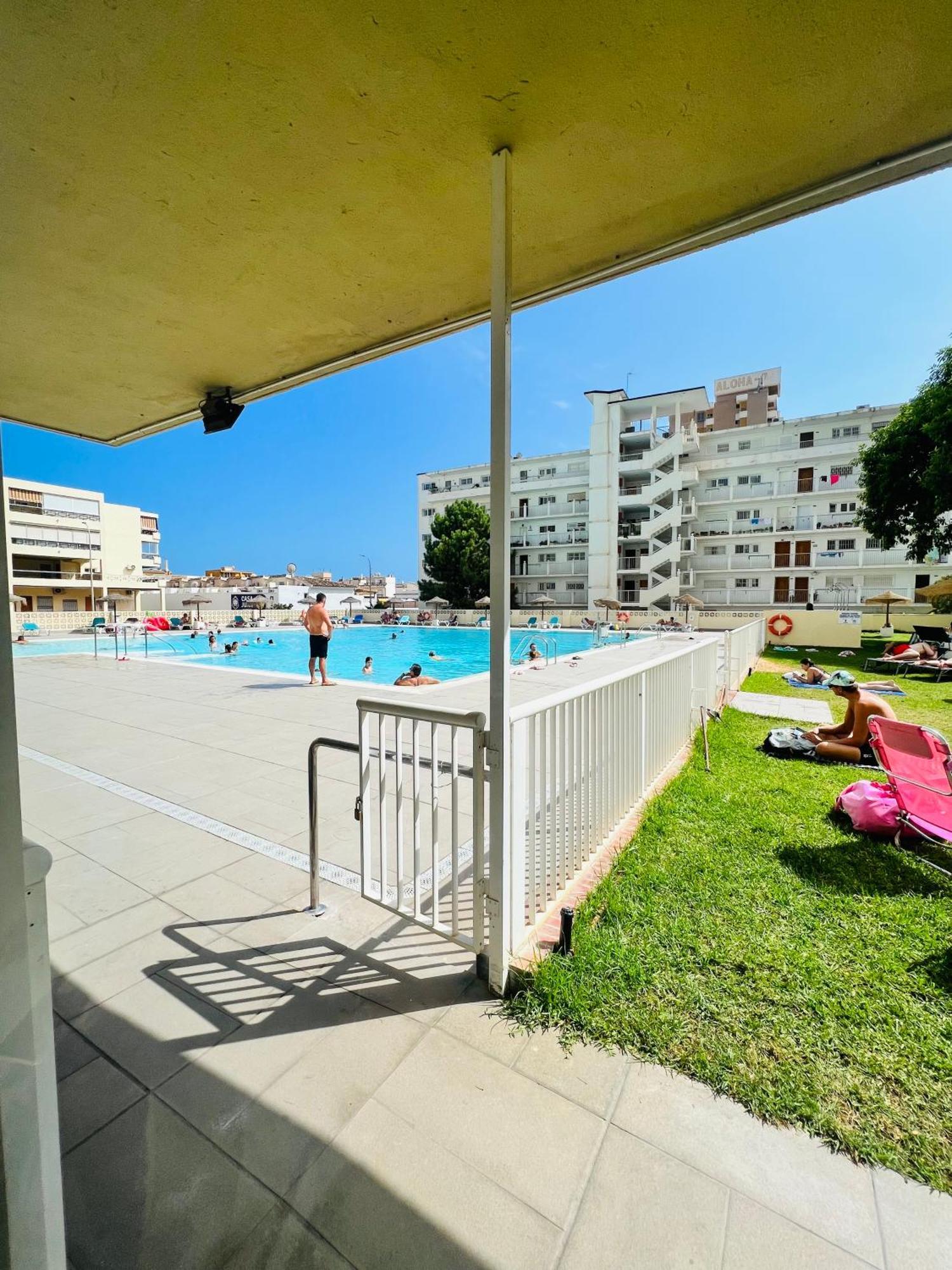Torremolinos Carihuela Nucleo Cristal Exterior foto